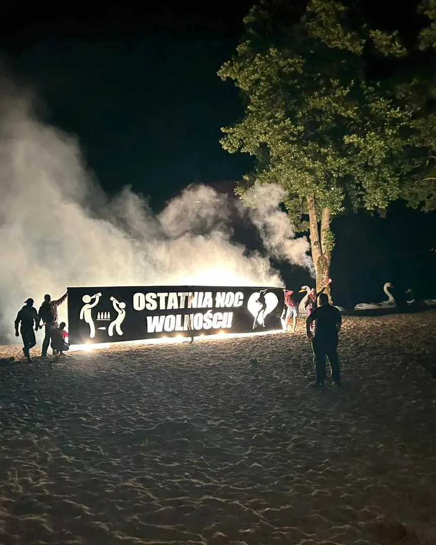 Wieczór kawalerski nad jeziorem