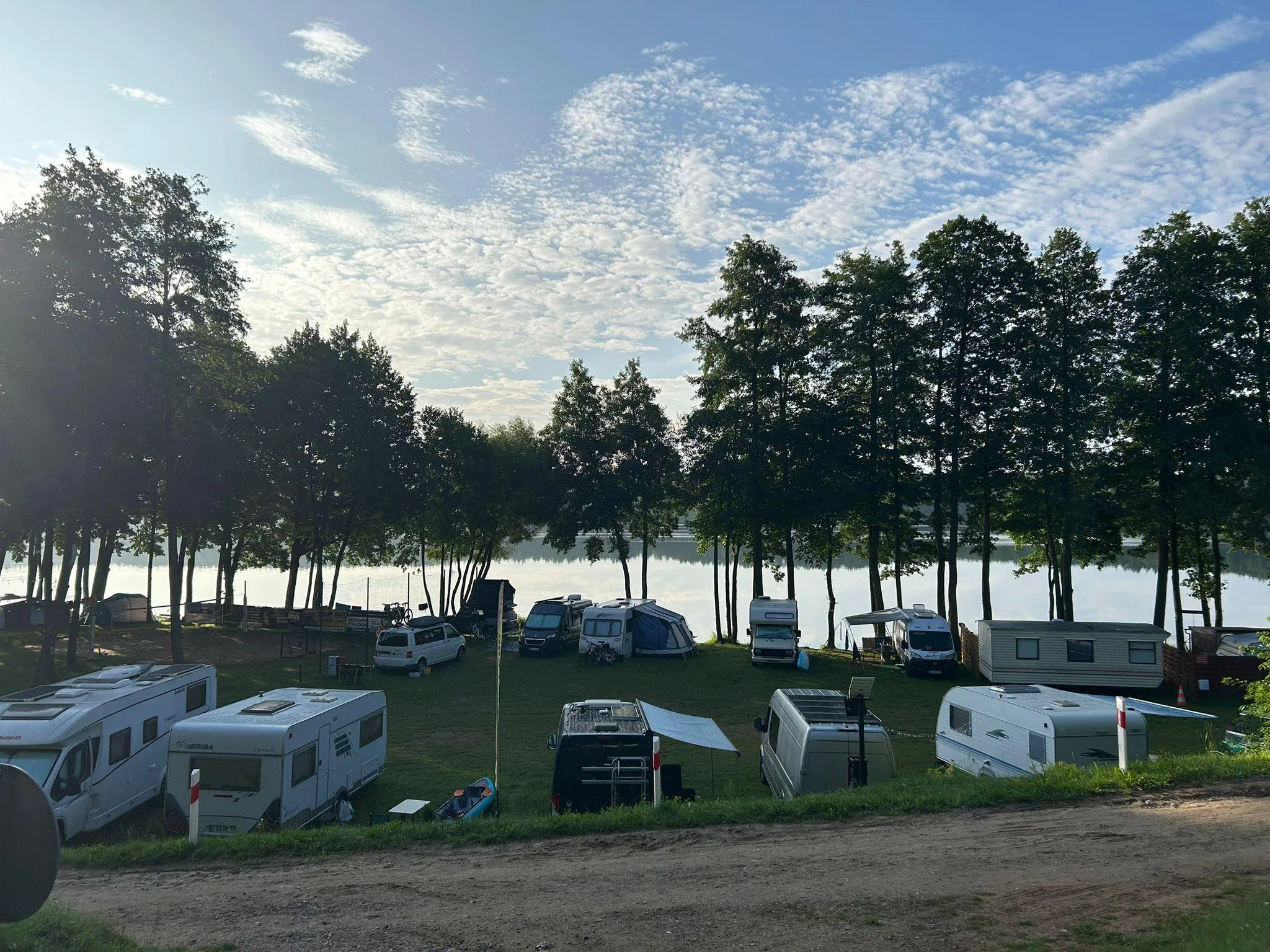 Pole campingowe pełne życia